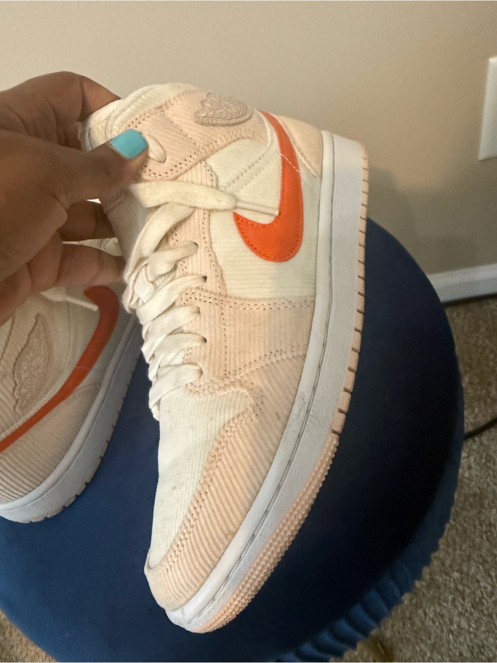 Nike Air Jordan 1 Mid SE — Sail / Off-White - Picture 4 of 5